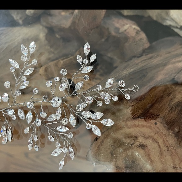 Swarovski crystal vine headpiece - Picture 12 of 16